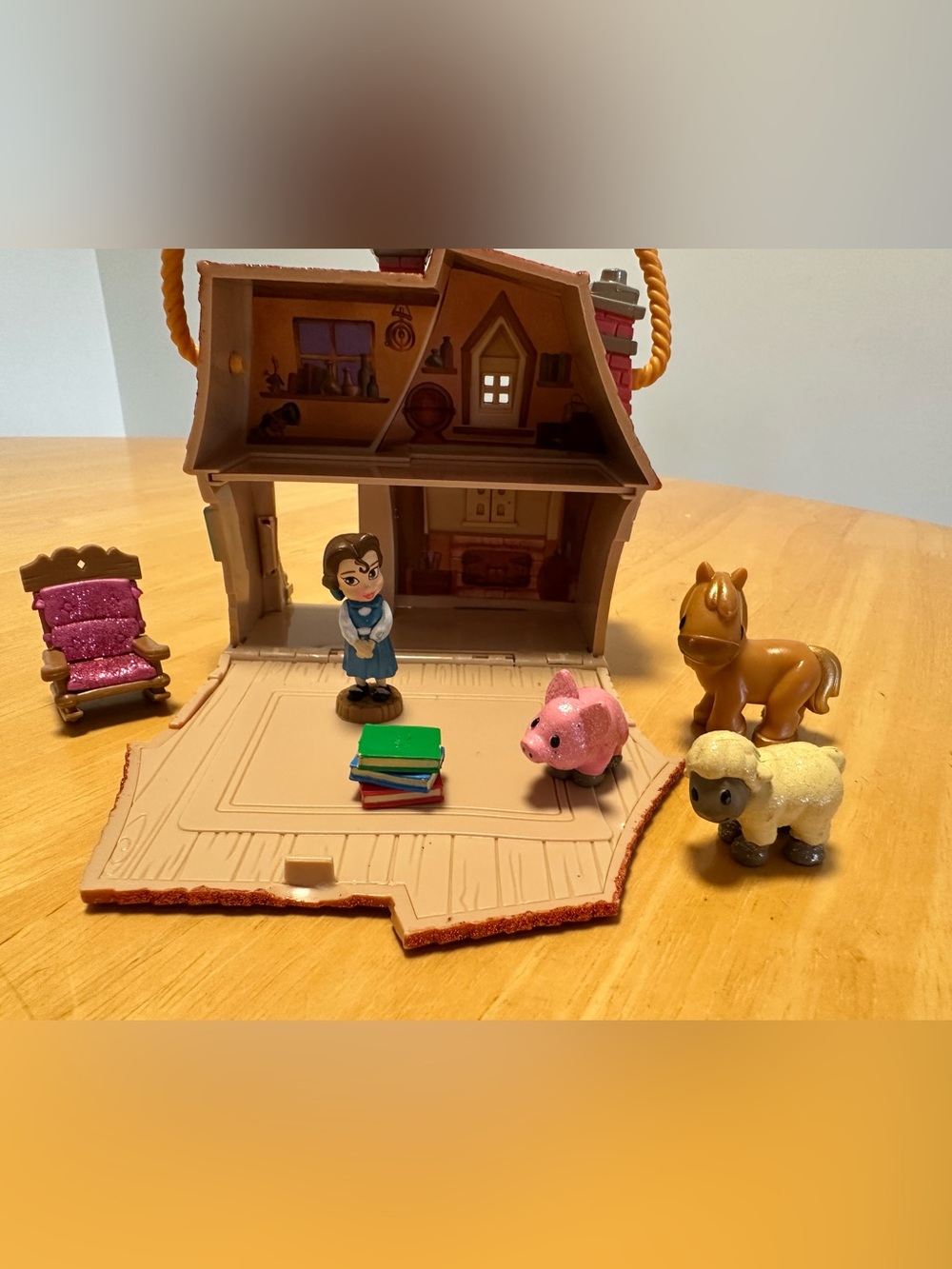 Disney Animators’ Littles Collection Belle’s Cottage Beauty and the Beast - Picture 7 of 8